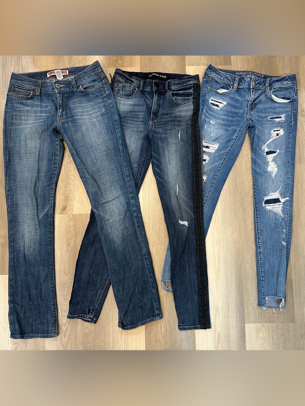 Lot of 3 Women’s size 4 Eagle Outfitters Blue Jeans